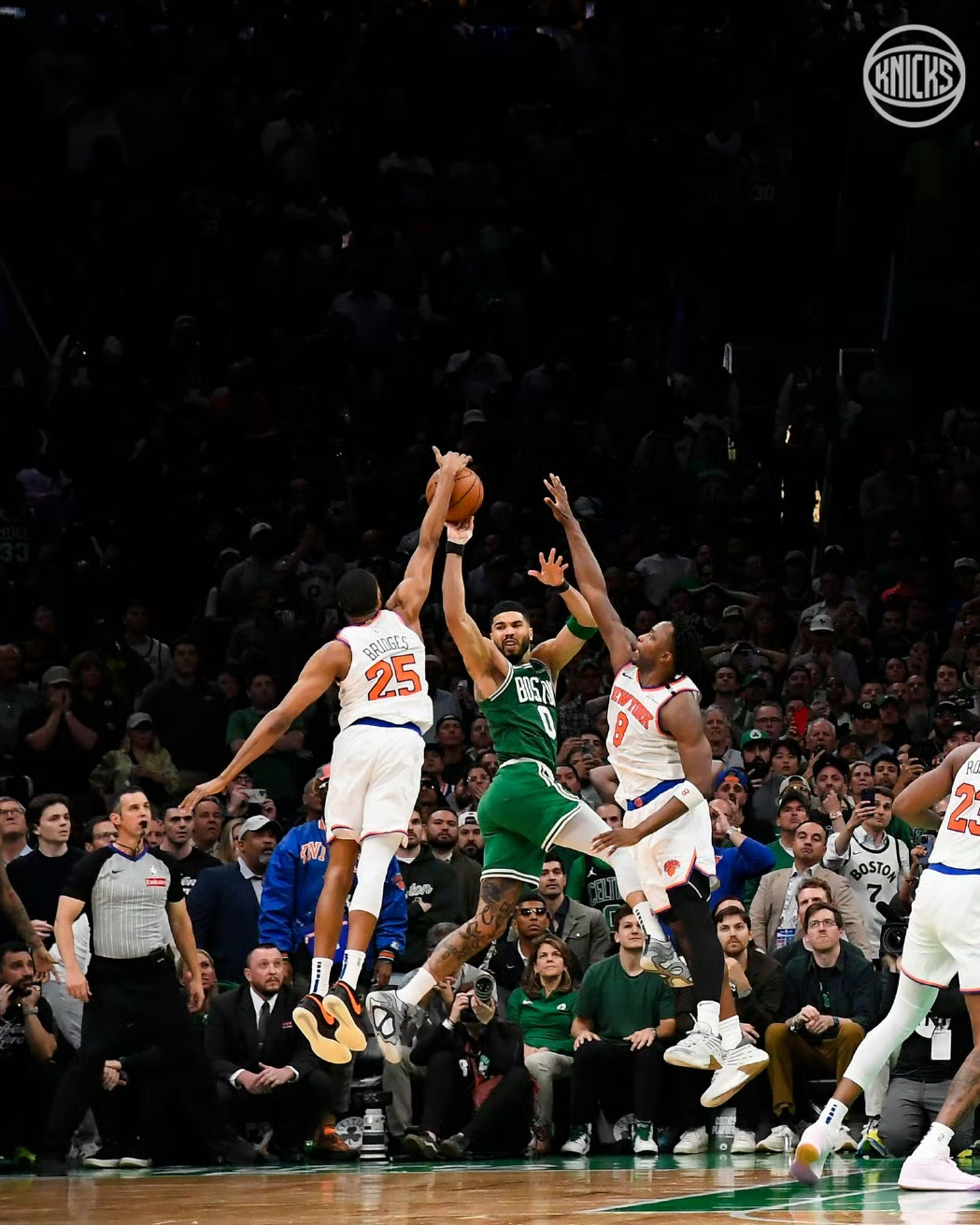 凯尔特人绝杀湖人,拉文点燃赛场 凯尔特人绝杀湖人,拉文点燃赛场