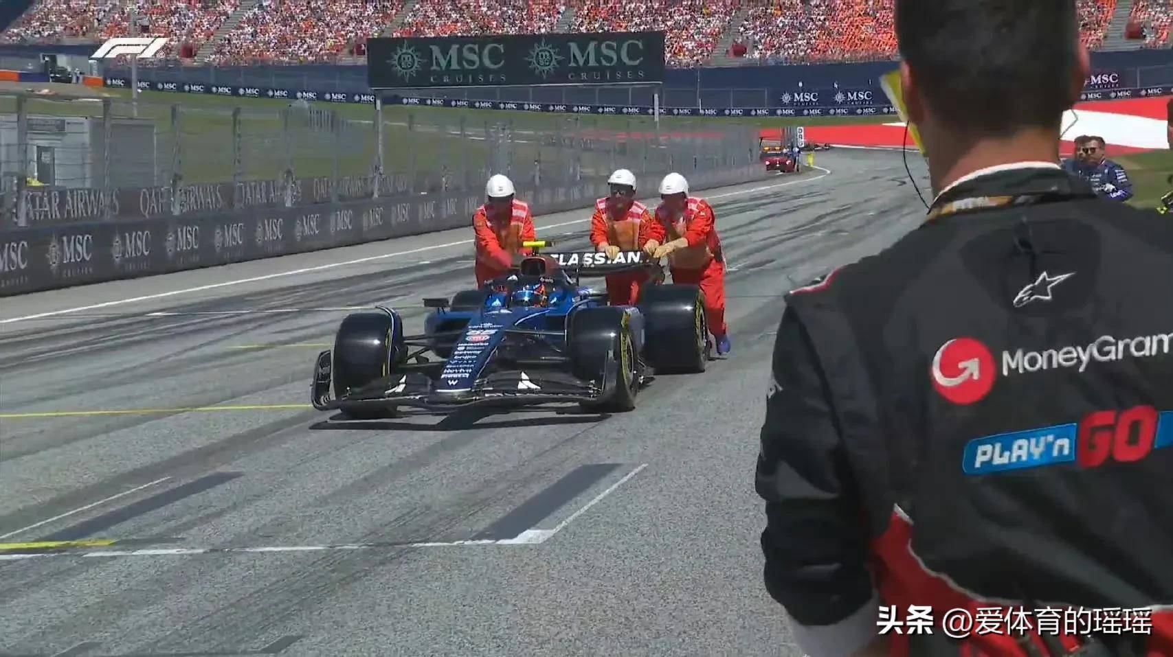 开云体育官网-阿斯顿马丁轻取雷诺车队，塞恩斯点燃赛场