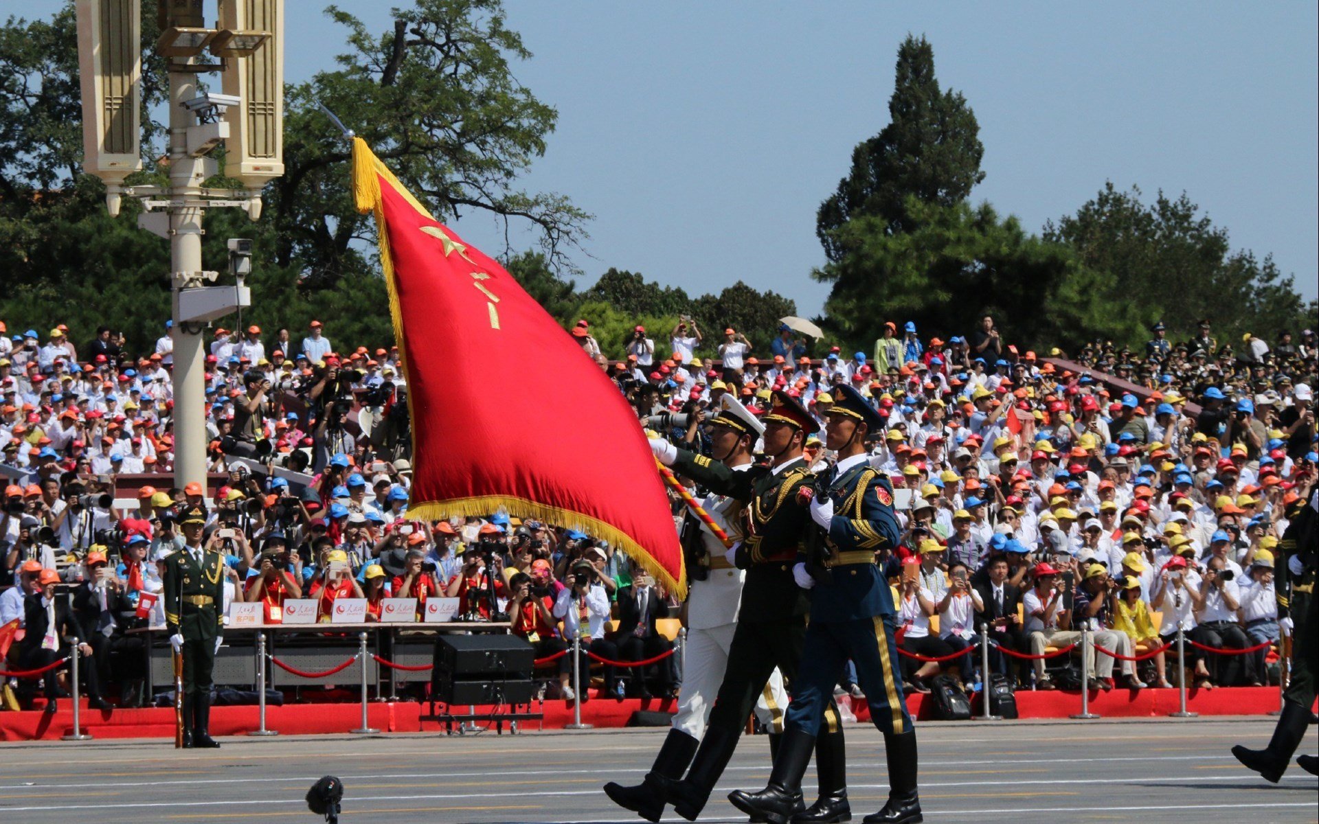 双线狂飙，当F1进站红灯照亮塞维利亚的逆转之夜