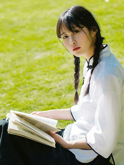 三线赛场，几内亚的闪电战与德里赫特的防线统治力