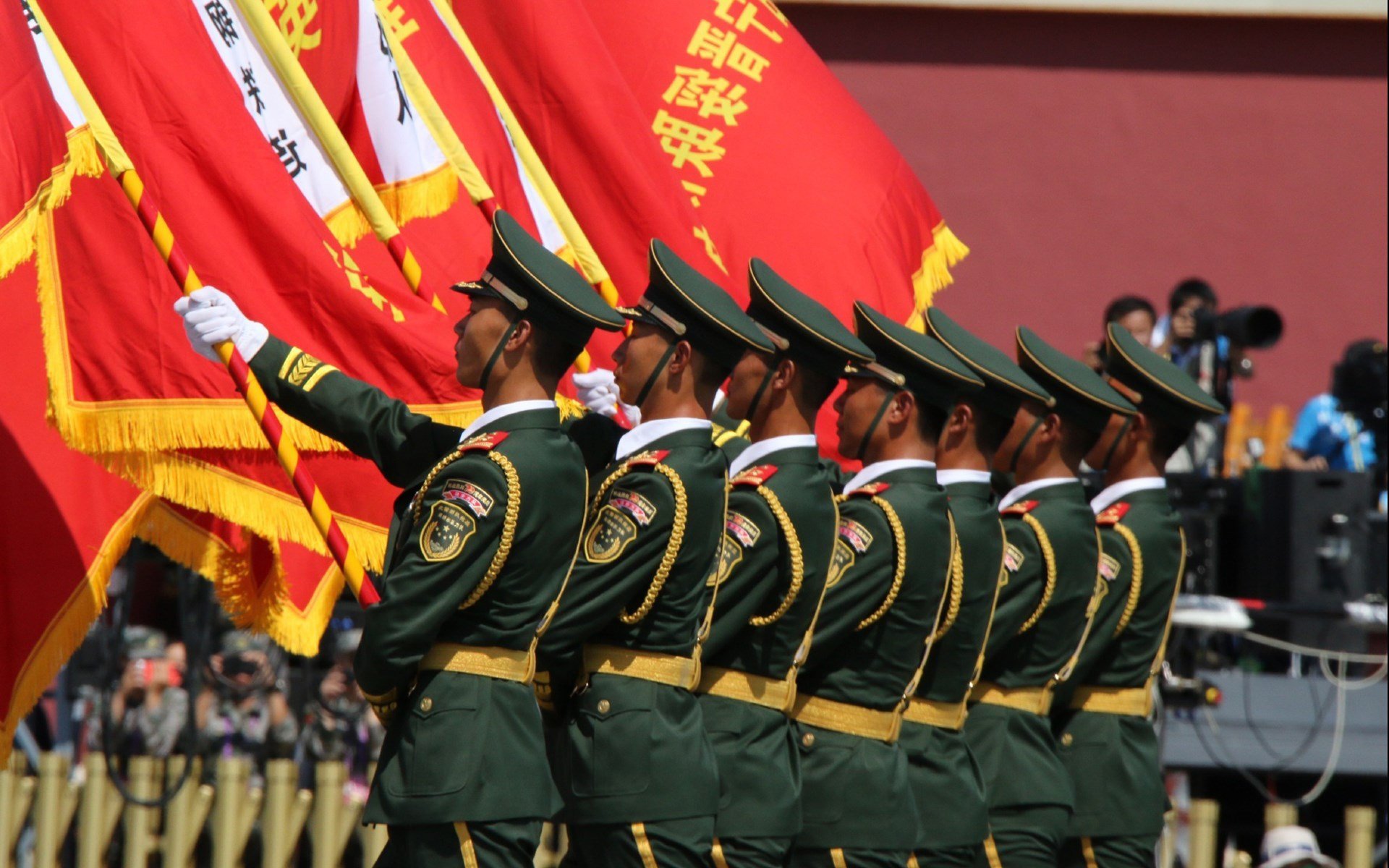 开云体育中国-布克独奏，当篮网对阵火箭，一位指挥家如何让比赛成为他的交响诗